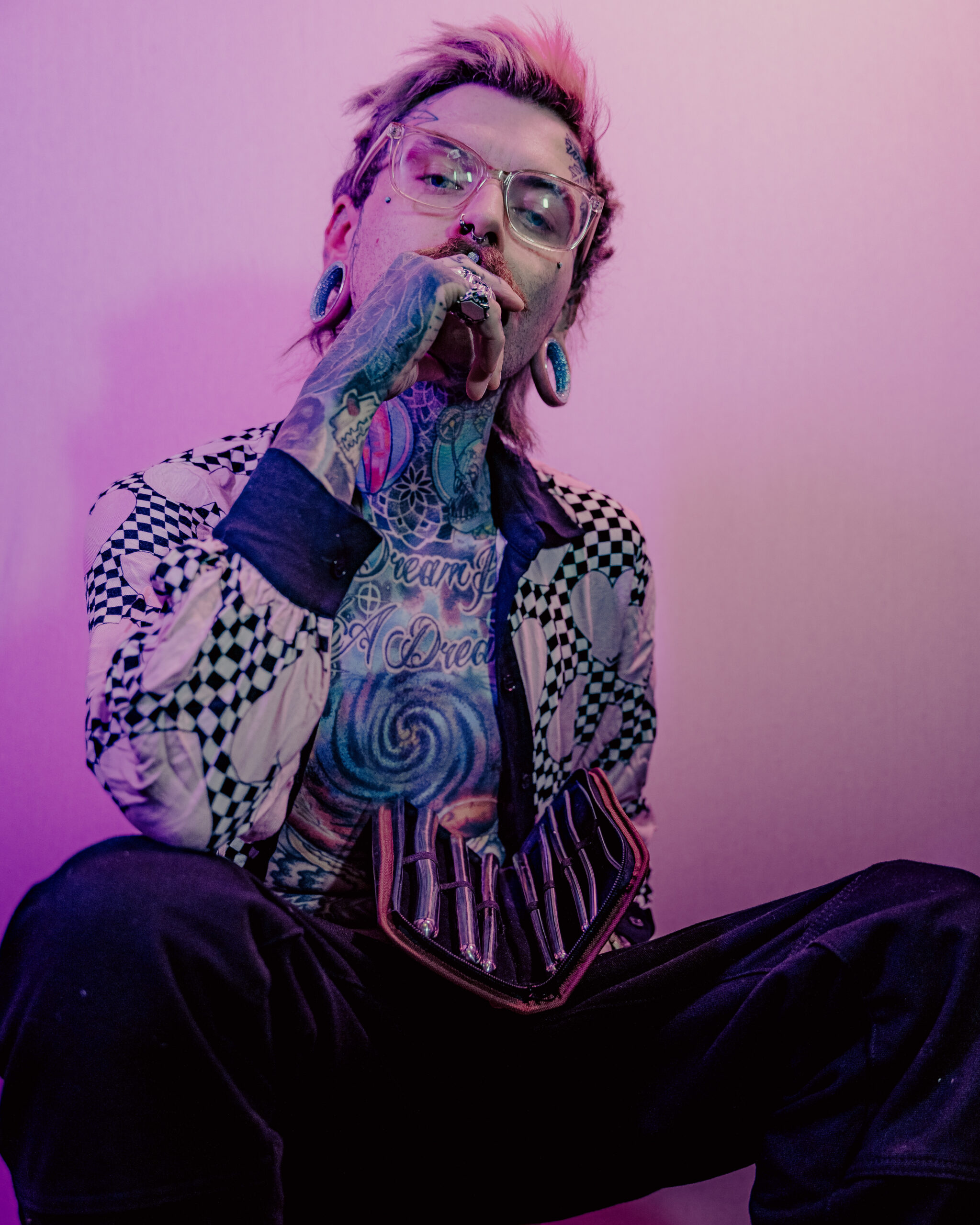 What It’s Like to Date Someone Who Identifies as Demigender